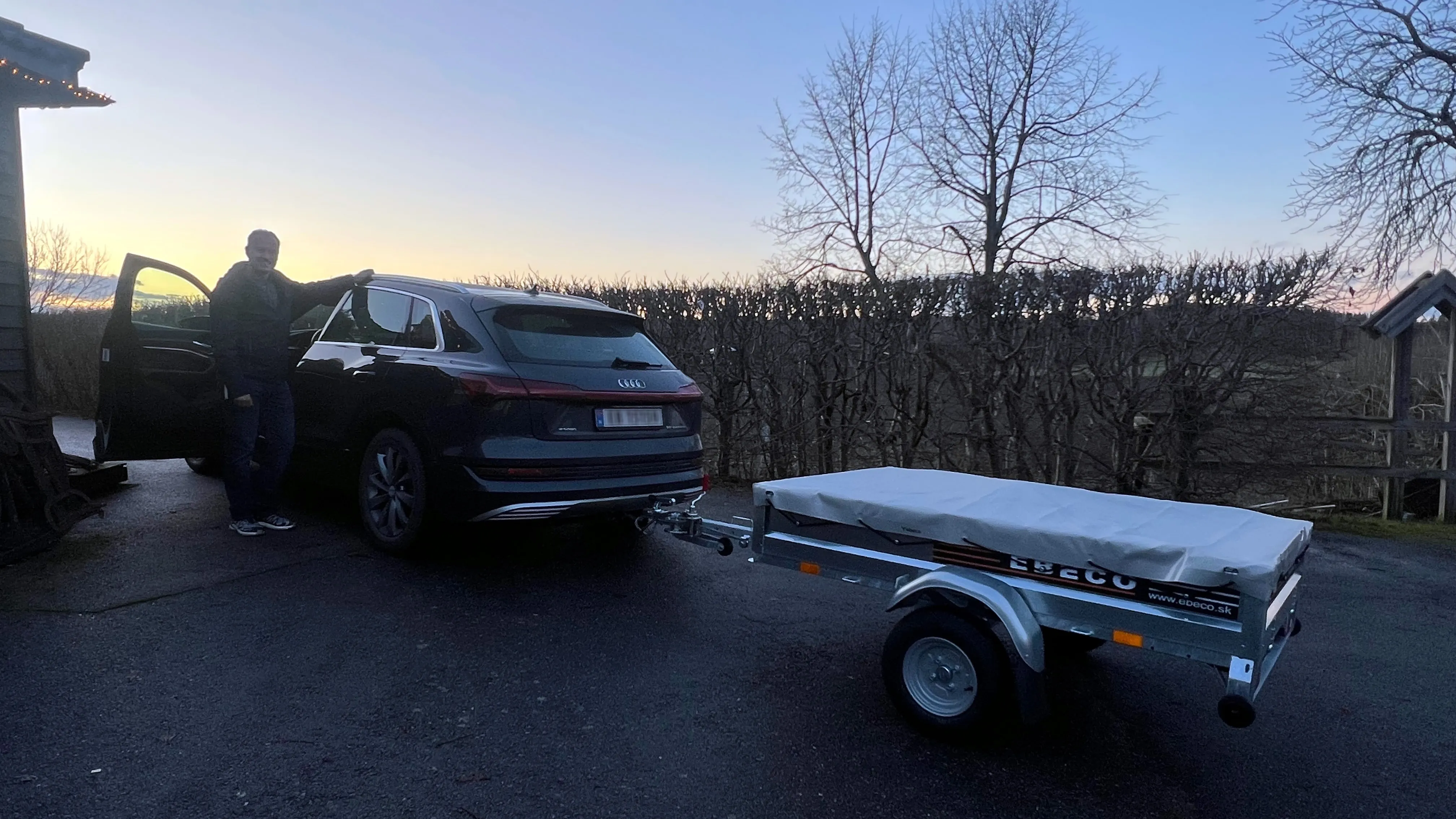 Vår første fornøyde kunde henter sin nye WallTrailer